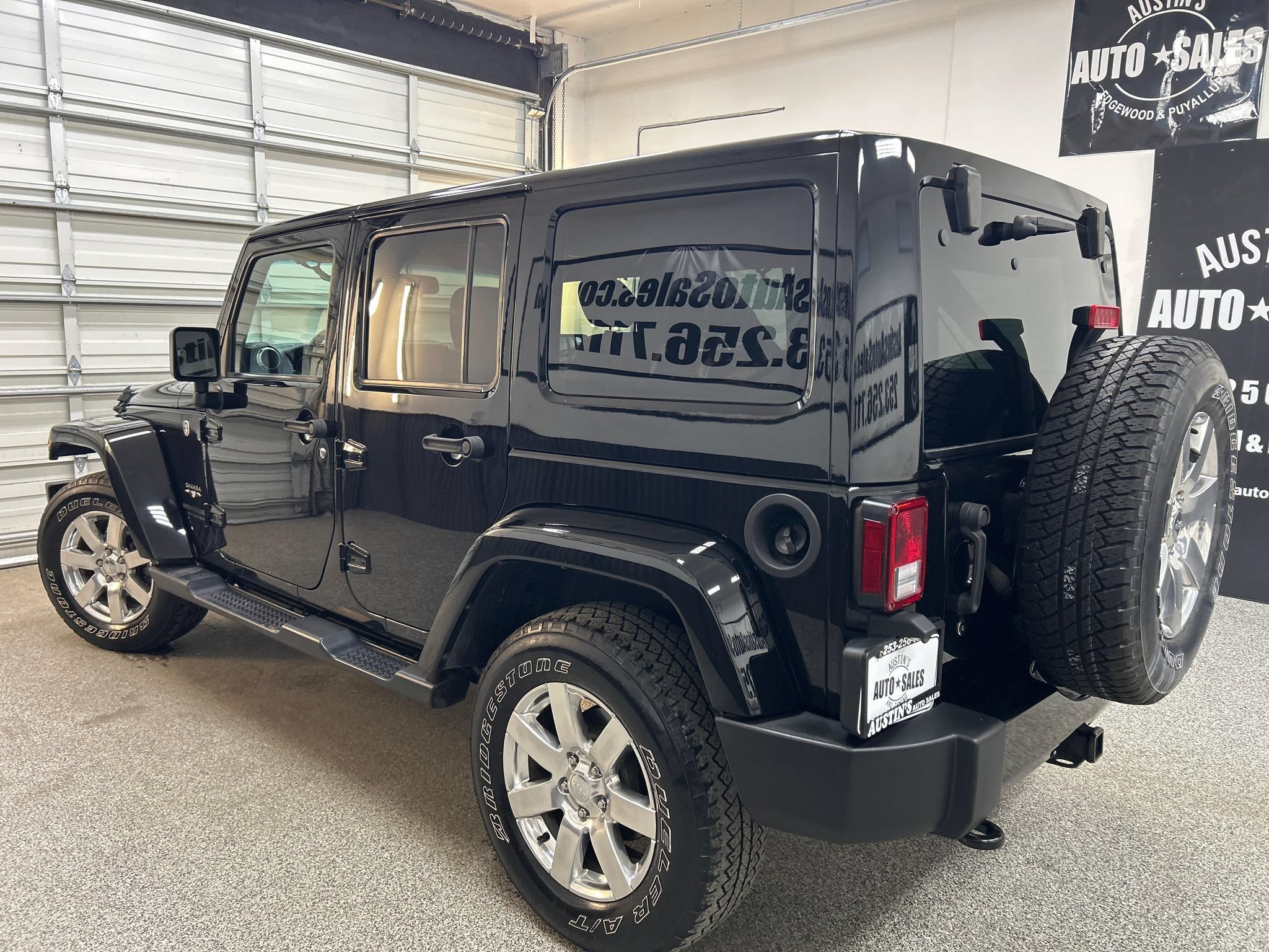 Used 2016 Jeep Wrangler Unlimited Sahara w/ Dual Top Group AWD/4WD image 4