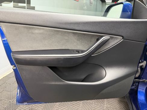 Used 2021 Tesla Model Y Long Range AWD/4WD image 33