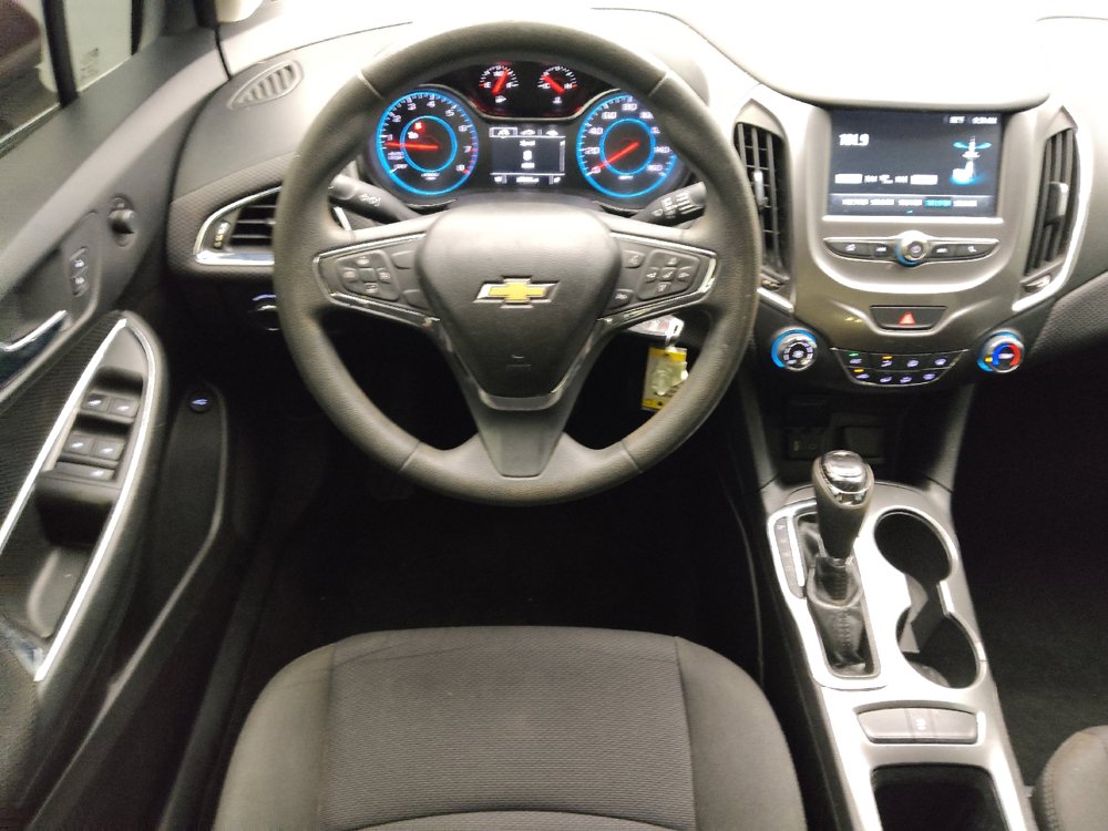 Used 2017 Chevrolet Cruze LT FWD image 22