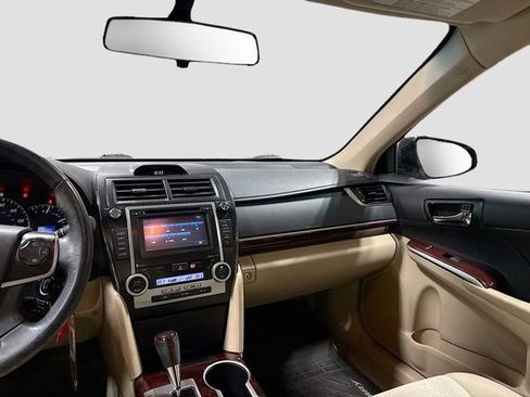 Used 2014 Toyota Camry XLE image 24