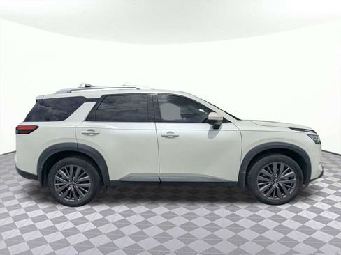 Used 2023 Nissan Pathfinder SL w/ SL Premium Package AWD/4WD image 2