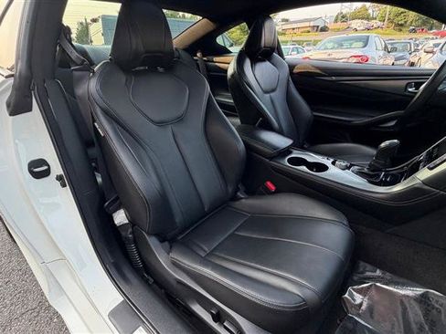 Used 2018 INFINITI Q60 2.0t w/ Moonroof Package RWD image 8