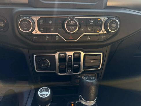 Used 2018 Jeep Wrangler Unlimited Sport S AWD/4WD image 26