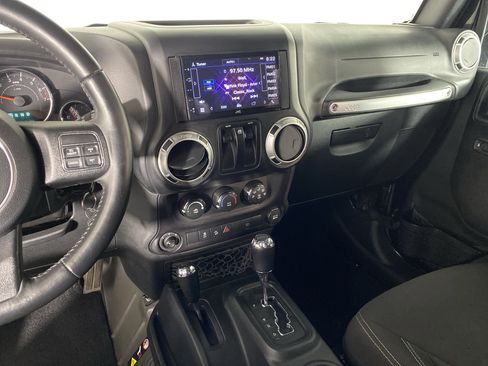 Used 2016 Jeep Wrangler Sahara w/ Connectivity Group AWD/4WD image 22