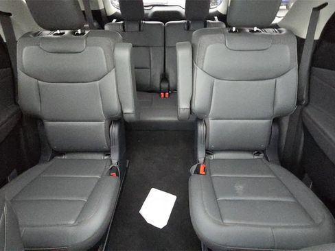 Used 2025 Ford Explorer Active w/ Active Comfort Package image 12