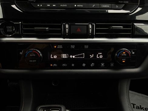 Used 2025 Nissan Pathfinder SV FWD image 27