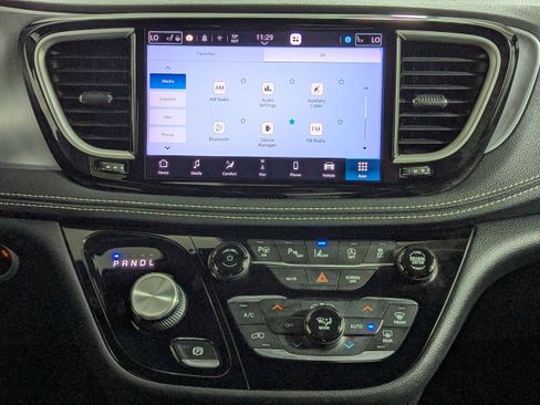 Used 2022 Chrysler Pacifica Touring-L w/ Uconnect Theater Family Group AWD/4WD image 24