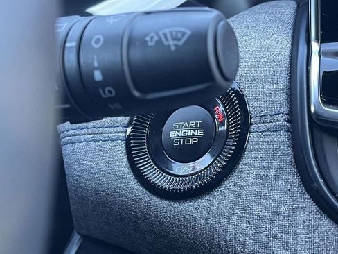 Used 2024 Jeep Compass Latitude image 32