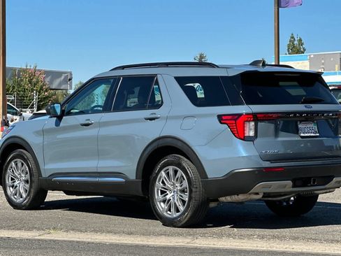 Used 2025 Ford Explorer Active w/ Active Comfort Package AWD/4WD image 7