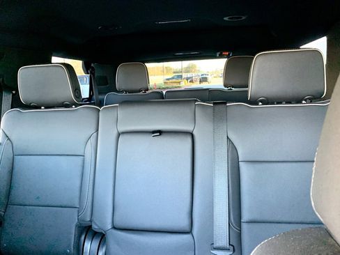 Used 2023 GMC Yukon SLT image 45