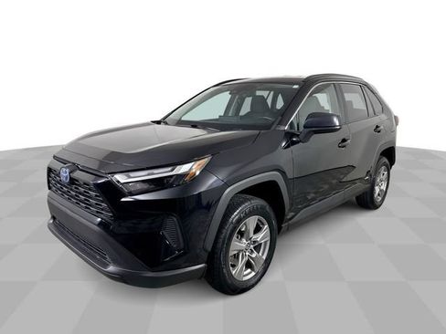 Used 2023 Toyota RAV4 LE AWD/4WD image 4