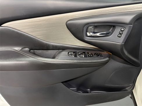 Used 2018 Nissan Murano SL w/ Moonroof Package image 9