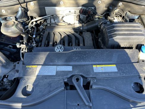 Used 2021 Volkswagen Atlas Cross Sport SE w/ Panoramic Sunroof Package image 36