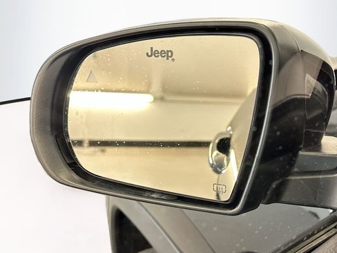 Used 2022 Jeep Compass Limited image 16