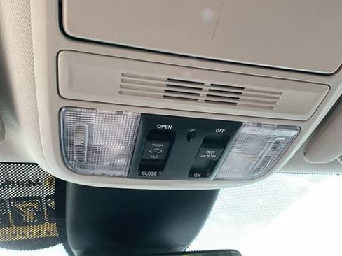 Used 2025 Honda Odyssey EX-L image 17