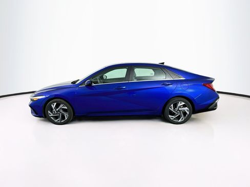 Used 2025 Hyundai Elantra SEL FWD image 4