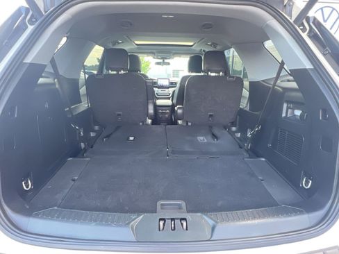 Used 2023 Ford Explorer XLT w/ Equipment Group 202A AWD/4WD image 28