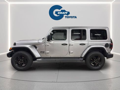 Used 2019 Jeep Wrangler Unlimited Sahara AWD/4WD image 11