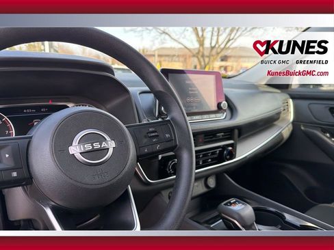 Used 2024 Nissan Rogue S image 19