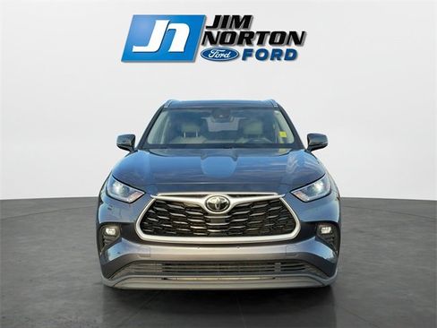 Used 2021 Toyota Highlander XLE image 8