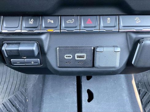 Used 2024 Chevrolet Silverado 2500 Custom w/ Custom Convenience Package image 17