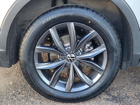 Used 2022 Volkswagen Tiguan SE image 14