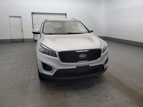 Used 2018 Kia Sorento LX image 14