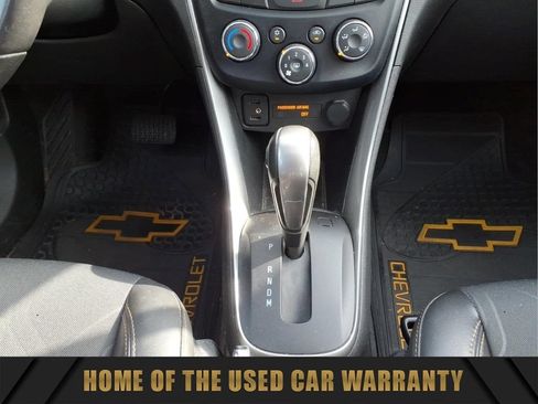 Used 2020 Chevrolet Trax LT w/ Sun & Sound Package FWD image 29