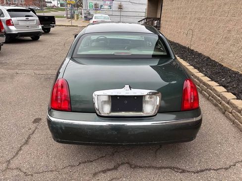 Used 2001 Lincoln Town Car Signature RWD image 5