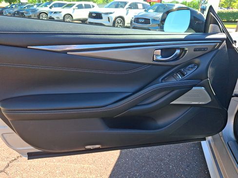 Used 2019 INFINITI Q60 3.0t Luxe w/ Essential Package AWD/4WD image 11