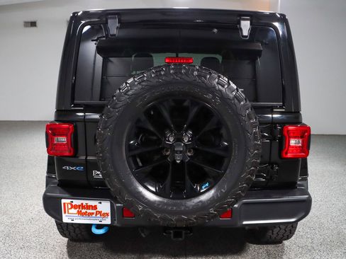 Used 2022 Jeep Wrangler Unlimited Sahara AWD/4WD image 8