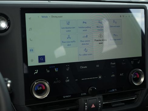 Used 2026 Lexus GX 550 w/ Accessory Package (2T) AWD/4WD image 9