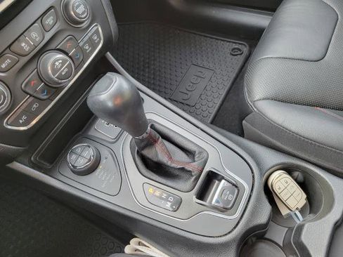 Used 2019 Jeep Cherokee Trailhawk image 20