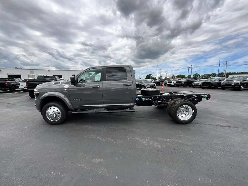 New 2026 RAM 5500 4x4 Crew Cab w/ Laramie Trim Package image 8