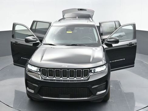 Used 2024 Jeep Grand Cherokee Laredo X AWD/4WD image 48