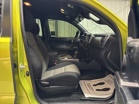 Used 2023 Toyota Tacoma TRD Off-Road w/ Technology Package AWD/4WD image 24