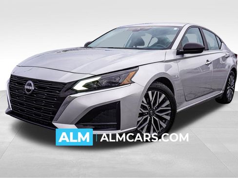 Used 2024 Nissan Altima 2.5 SV image 1