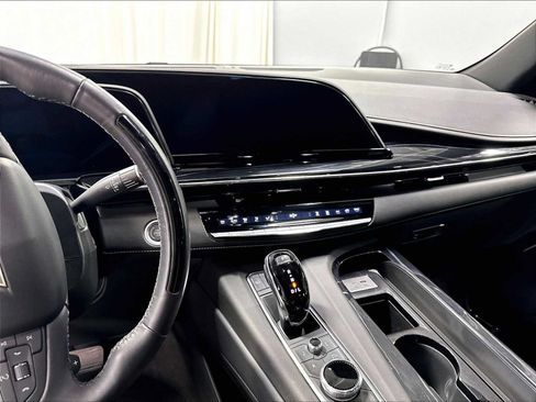Used 2024 Cadillac Escalade Sport w/ LPO, ONYX Package AWD/4WD image 18