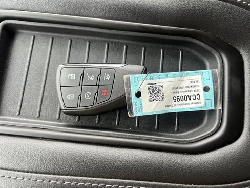 Used 2024 Chevrolet Suburban LT image 29