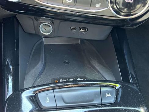 Certified 2024 Chevrolet Trax RS w/ Sunroof Package image 30