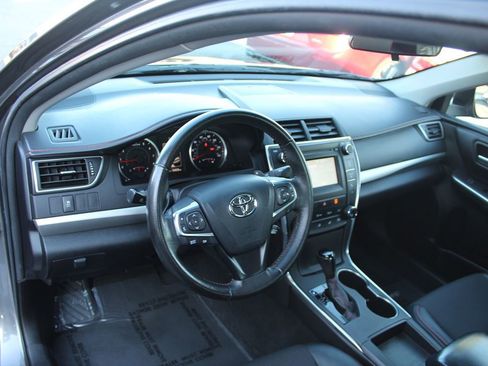 Used 2016 Toyota Camry SE image 16