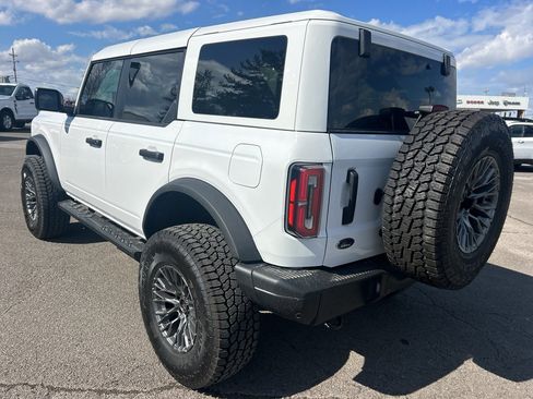 Used 2025 Ford Bronco Badlands image 8