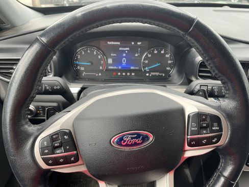 Used 2021 Ford Explorer XLT w/ Equipment Group 202A AWD/4WD image 16