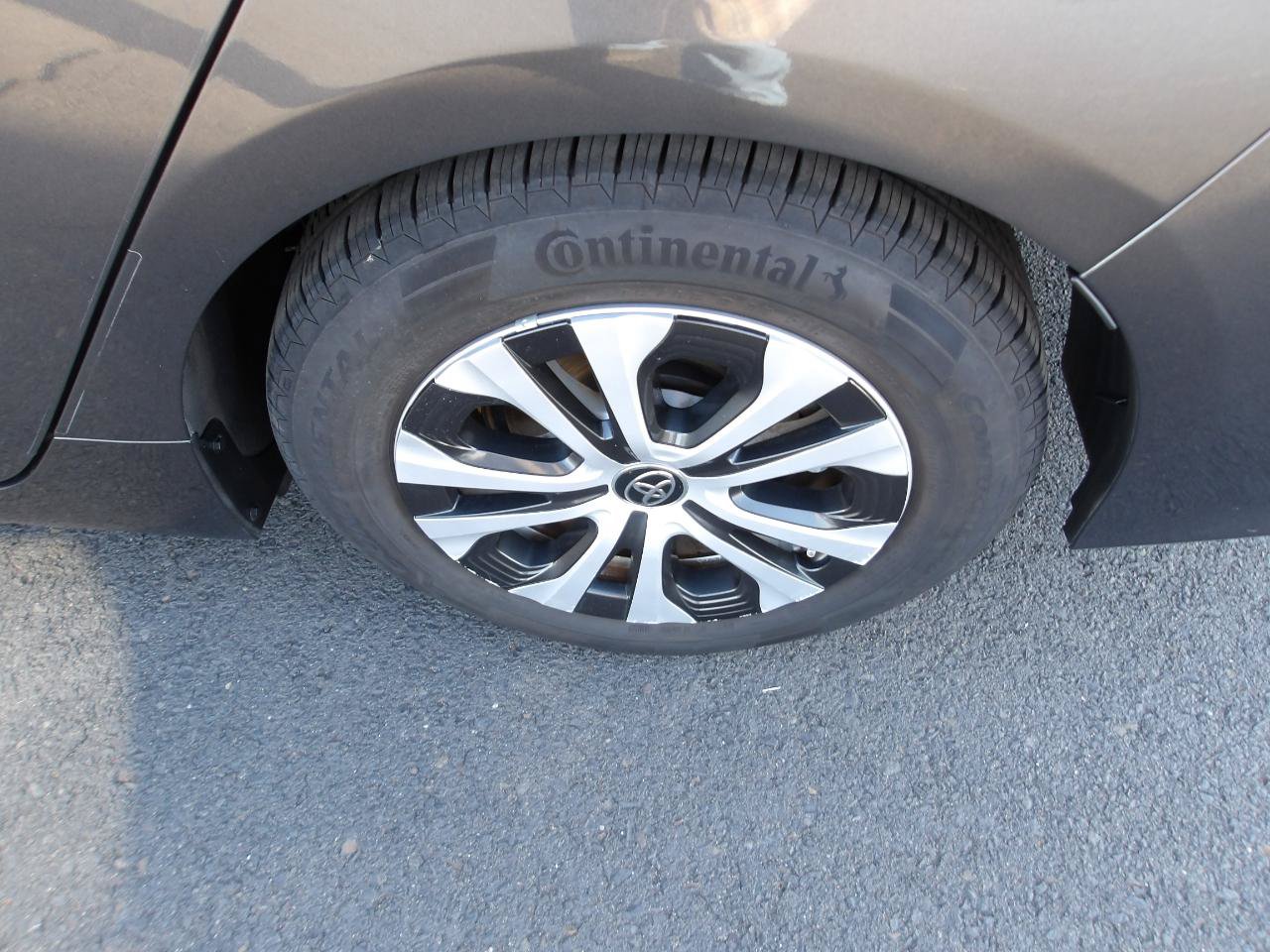Used 2018 Toyota Prius Prime Premium FWD image 25