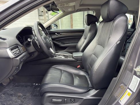 Used 2018 Honda Accord Touring image 15