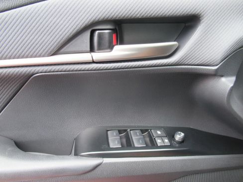 Used 2026 Toyota Camry Hybrid FWD image 19