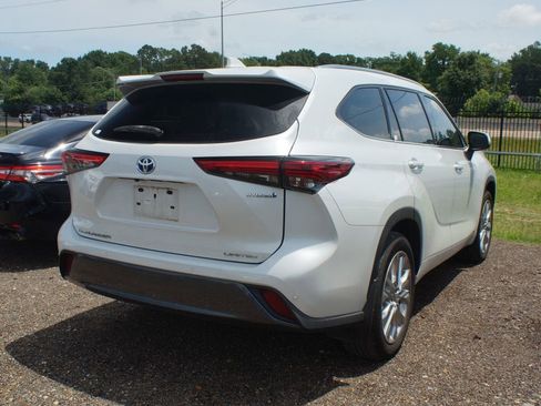 Used 2022 Toyota Highlander Limited AWD/4WD image 4