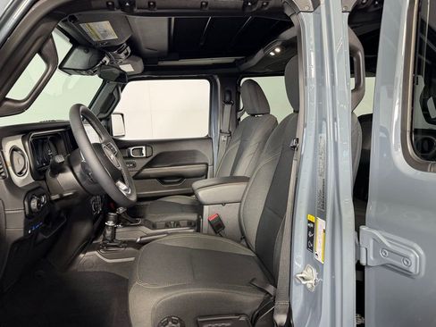 Used 2025 Jeep Wrangler Unlimited Sahara w/ Safety Group image 19