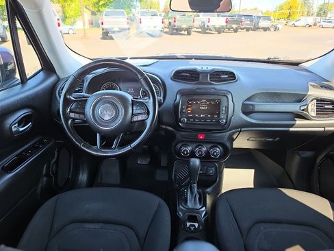 Used 2017 Jeep Renegade Altitude FWD image 19
