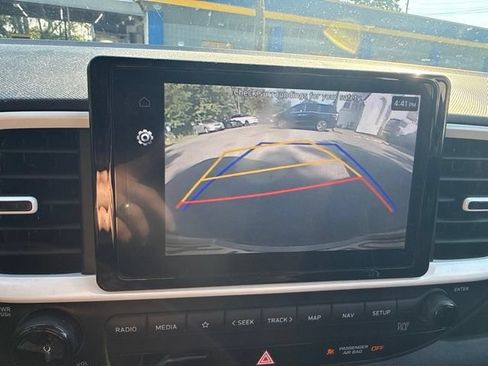 Used 2024 Hyundai Venue Limited FWD image 11